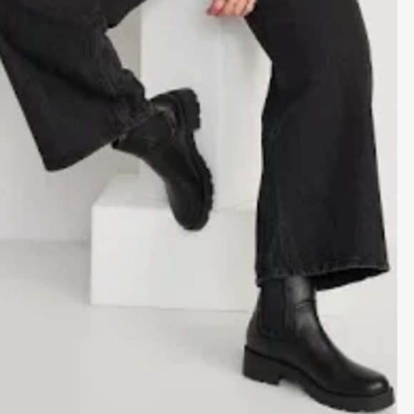 New/no box women’s Faux Leather Chelsea Booties size 9 in blackjack color - Picture 12 of 17